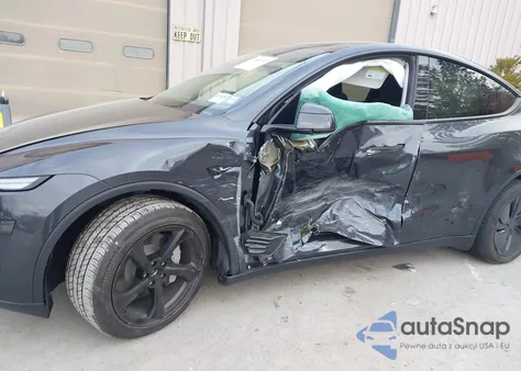 2026 Tesla Model Y Long Range Dual Motor All-Wheel Drive/Long Range Launch Series z USA, uszkodzony, nr VIN 7SAYGDEE1TF447021